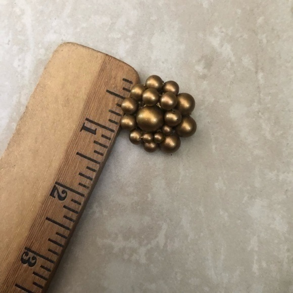 Vintage Clip On Earrings - Picture 2 of 5